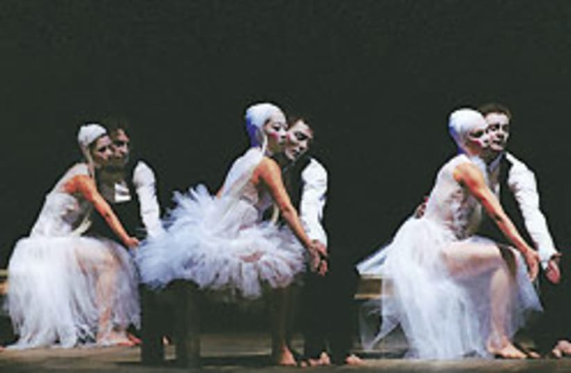 ballet balkans 88 248 (photo credit: Roland Lorente)