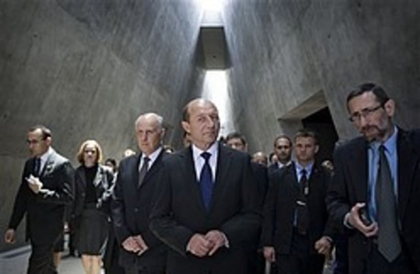 Traian Basescu yad vashem 248 88 ap (photo credit: AP)