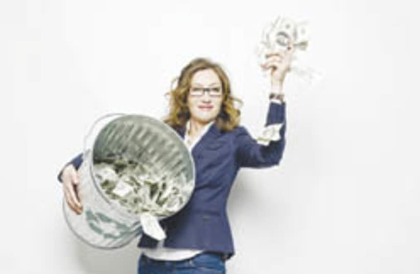 lady with money 88 248 (photo credit: Planet Green)