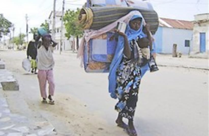 somalia fleeing 248.88 (photo credit: AP)