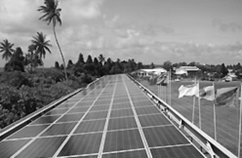Tuvalu solar panels 88 248 (photo credit: )
