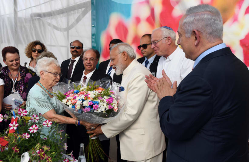 Indian Prime Minister Narendra Modi receives flowers at Danziger farms on July 4, 2017. (photo credit: PRIME MINISTER'S OFFICE)