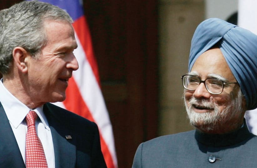 US PRESIDENT George W. Bush walks with India’s then-prime minister Manmohan Singh to a joint news conference at Hyderabad House in New Delhi in 2006 (photo credit: REUTERS)