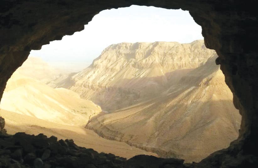 Une vue de la grotte de Qumran (photo credit: IAA)