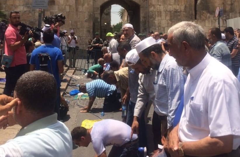 For the second day, Muslim worshipers refuse to enter Temple Mount over new Israeli security measures, July 17, 2017 (photo credit: UDI SHAHAM)