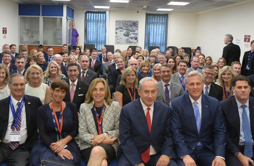 Prime Minister Netanyahu met with US Congress delegation, August 10, 2-17.  (photo credit: AMOS BEN-GERSHOM/GPO)