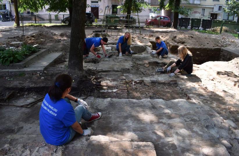 Volunteers, students and archaeologists excavate two recently uncovered mikves once belonging to the Great Synagogue of Vilna. (photo credit: DR. JOHNATHAN SELIGMAN)