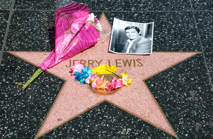 A makeshift memorial appears for late comedian, actor and legendary entertainer Jerry Lewis around his star on the Hollywood Walk of Fame in Los Angeles, California, US. August 20, 2017. (photo credit: REUTERS/KYLE GRILLOT)