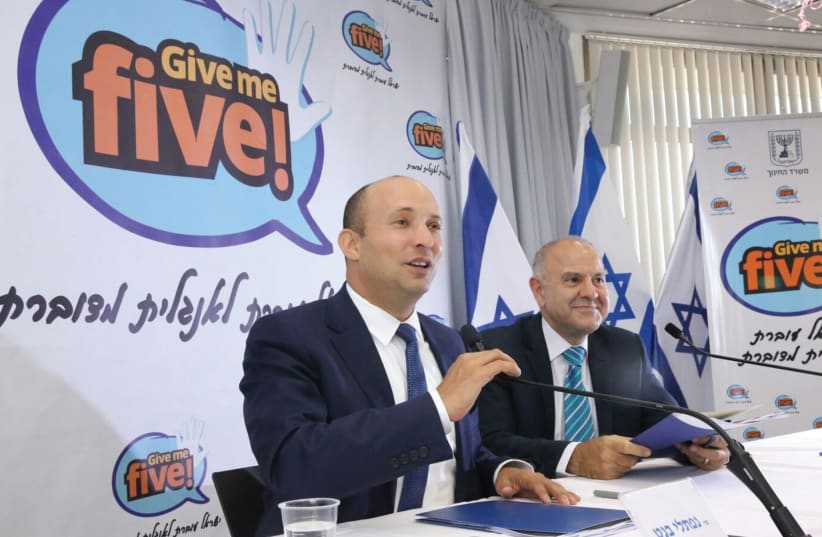 Education Minister Naftali Bennett (left) and Education Ministry director-general Shmuel Abuhav announce the ‘Give Me Five!’ reform to improve how English is taught in school. (photo credit: YOSSI ZAMIR)