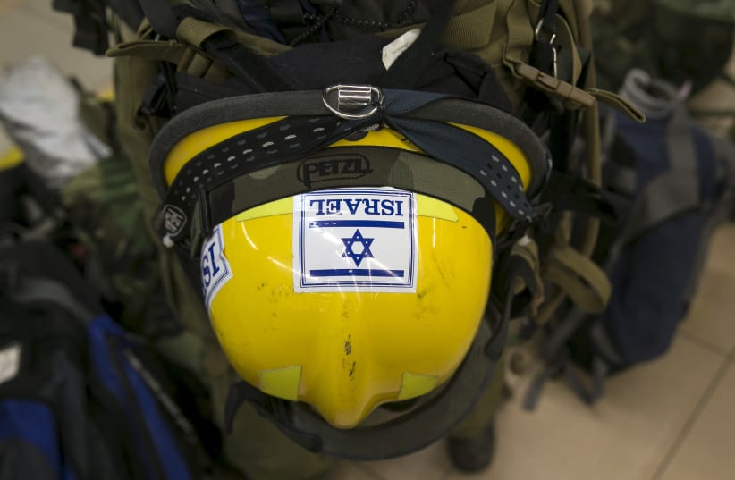 The helmet of an Israeli soldier and member of an aid delegation is seen as he waits for a flight to Nepal at Ben Gurion international airport near Tel Aviv, Israel April 26, 2015. (photo credit: REUTERS)