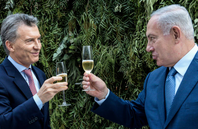 Israeli Prime Minister Netanyahu and Argentina's President Macri make a toast during Netanyahu's visit to Argentina (photo credit: HANDOUT/REUTERS)