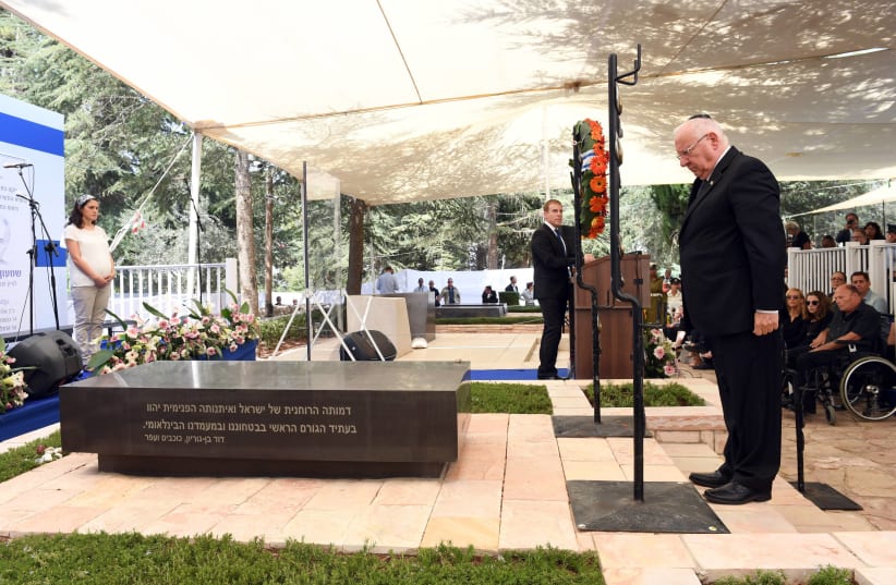 President Reuven Rivlin at a state ceremoy on Mount Herzl to mark the first anniversary of the death of his predecessor Shimon Peres, September 14, 2017. (photo credit: CHAIM TZACH/GPO)