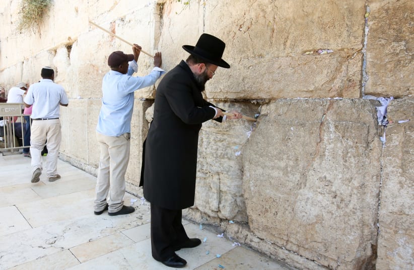 Jews cleaning out notes from the Western Wall ahead of Rosh Hashanah (photo credit: MARC ISRAEL SELLEM)