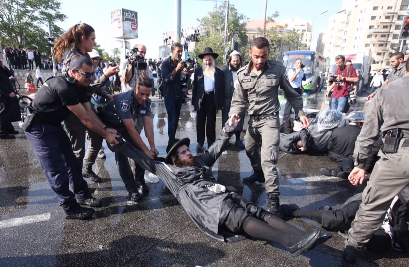 Israeli police breaking up an ultra-Orthodox protest in Jerusalem, September 17, 2017.  (photo credit: MARC ISRAEL SELLEM/THE JERUSALEM POST)