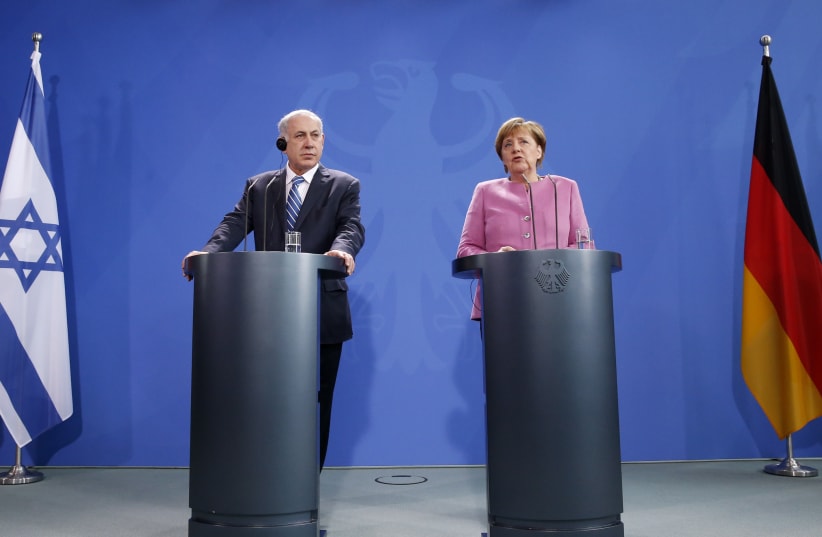 Israeli PM Netanyahu and German Chancellor Merkel address a news conference (photo credit: FABRIZIO BENSCH / REUTERS)