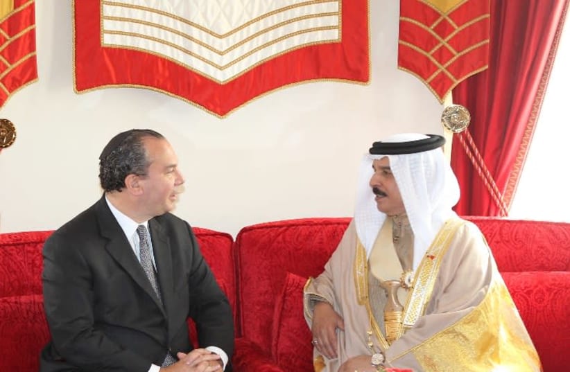 A meeting between Rabbi Marc Schneier and King Hamad bin Isa Al Khalifa, which took place at the Royal Palace in Manama, Bahrain, on Wednesday March 2, 2016. (photo credit: Courtesy)