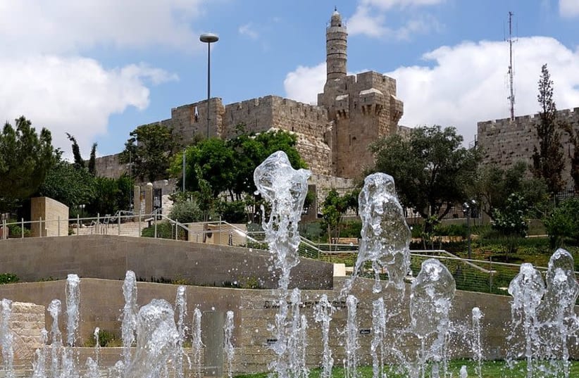 The fountain at Teddy Park near the Old City of Jerusalem walls. (photo credit: BOAZ DOLEV/WIKIMEDIA COMMONS)