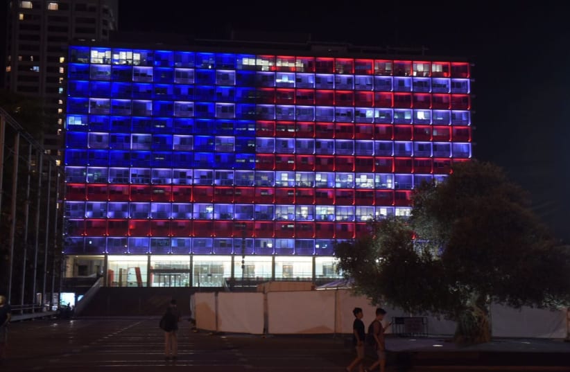 The Tel Aviv-Yafo municipality building lights up in the colors of the American flag to express solidarity with the people of America in the wake of the Las Vegas shooting.  (photo credit: AVRAHAM SASSONI)