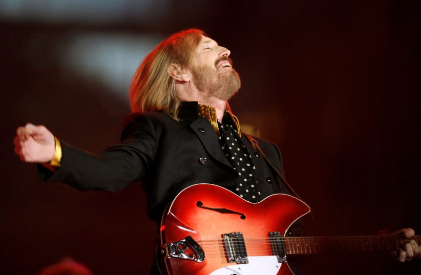 Singer and songwriter Tom Petty performs during the half time show of the NFL's Super Bowl XLII football game between the New England Patriots and the New York Giants in Glendale, Arizona, U.S., February 3, 2008 (photo credit: REUTERS/LUCY NICHOLSON/FILE PHOTO)