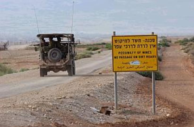 jeep patrol jordan line  (photo credit: Ariel Jerozolimski)