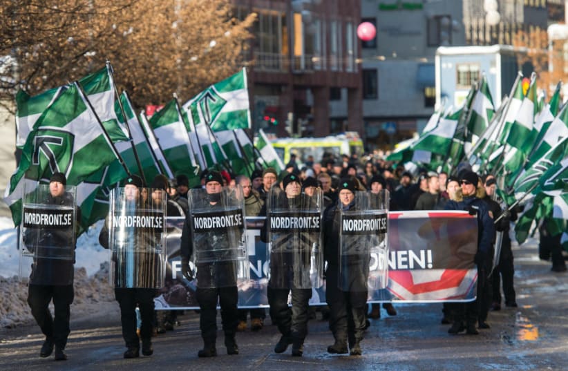 Une manifestation du mouvement néonazi, Nordfront, en Suède (photo credit: AFP PHOTO)
