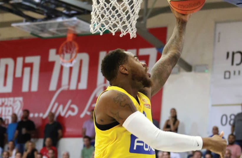 Maccabi Tel Aviv forward DeShaun Thomas scores two of his game-high 16 points in last night’s 82-68 win at Hapoel Eilat in BSL action. Maccabi visits Bamberg in its Euroleague opener on Thursday (photo credit: FRANCISCO DI STASIO/BSL)