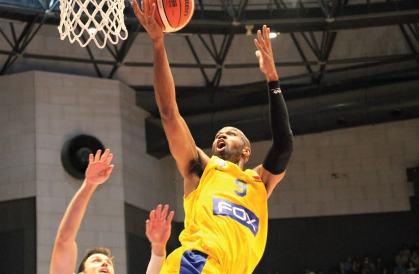 Maccabi Tel Aviv center Alex Tyus had 12 points on a perfect 5-of-5 from the field in last night’s 88-71 win over Brose Bamberg in Euroleague action in Germany. (photo credit: ADI AVISHAI)