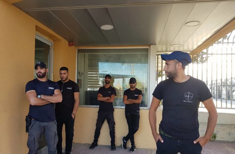 Security guards prevent employees from entering the Negev Ceramics plant. From the Facebook page of Hanna Brig (photo credit: FACEBOOK)