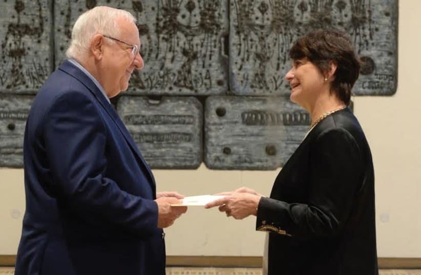 Canadian Ambassador Deborah Lyons presents her credentials to President Reuven Rivlin (photo credit: MARK NEYMAN / GPO)