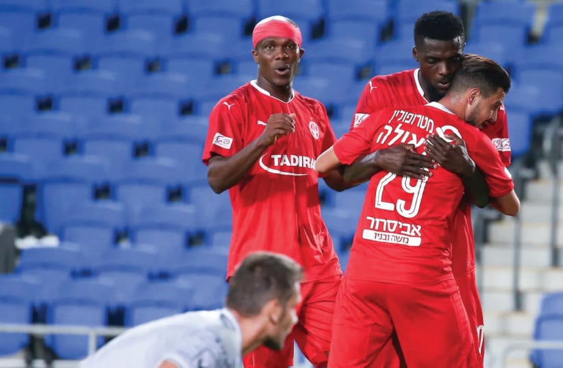 Hapoel Beersheba’s John Ogu and Amir Khalaila (29), who both scored in last night’s 3-1 win over Hapoel Ra’anana, embrace after the former’s goal, with Anthony Nawkaeme joining in the celebration (photo credit: DANNY MARON)