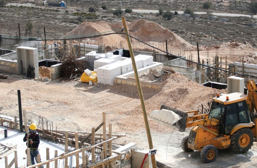 Building homes in Shiloh. (photo credit: MARC ISRAEL SELLEM/THE JERUSALEM POST)