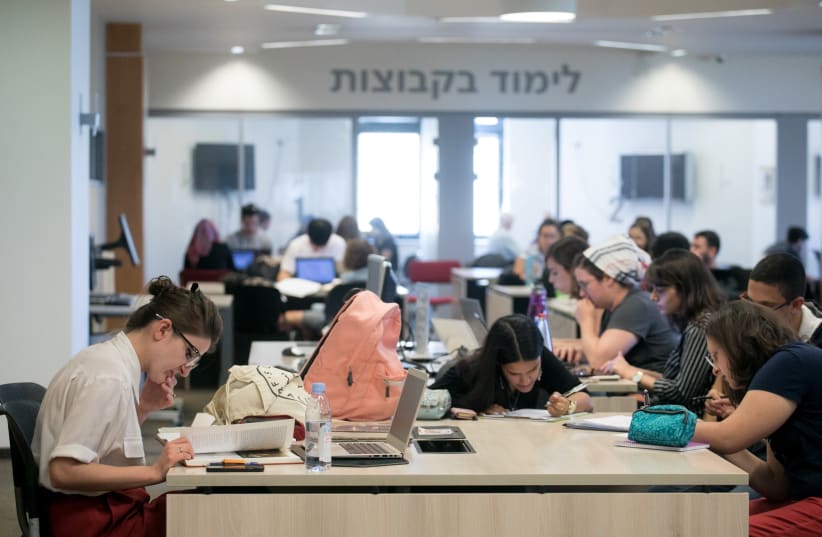 Students at Hebrew University, October 22, 2017.. (photo credit: MARC ISRAEL SELLEM/THE JERUSALEM POST)