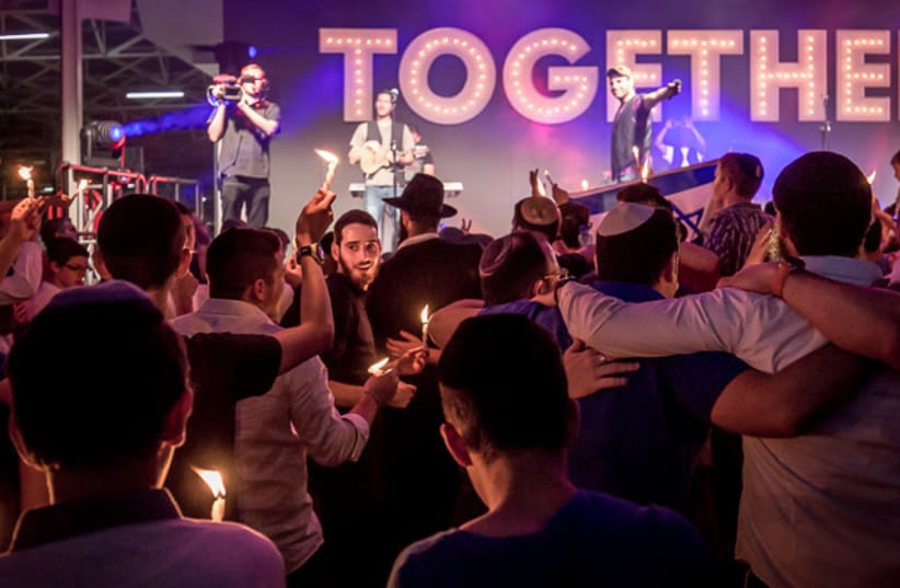 A community in Johannesberg participates The Shabbat Project with a havdallah celebration (photo credit: THE SHABBAT PROJECT)