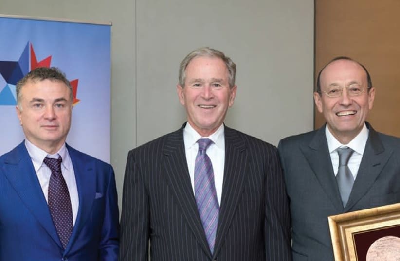 Mikhael Mirilashvili, (left) former US president George W. Bush and Alexander Mashkevitch.  (photo credit: LIORA KOGAN)