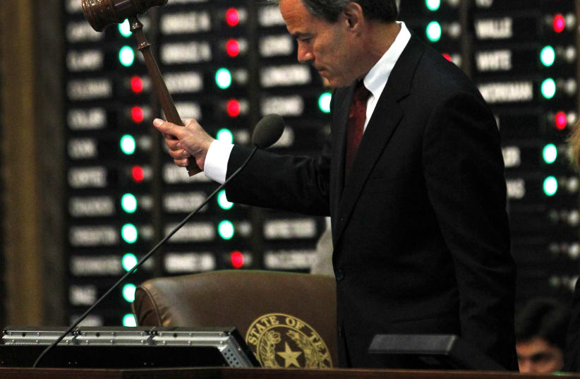 Texas Speaker of the House of Representatives Joe Straus bangs his gavel. (photo credit: REUTERS)