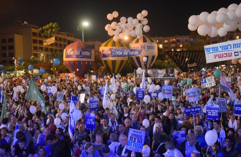 Thousands gather at Rabin square in Tel Aviv to mark 22 years to the assassination of Yitzhak Rabin. (photo credit: AVSHALOM SASSONI/ MAARIV)