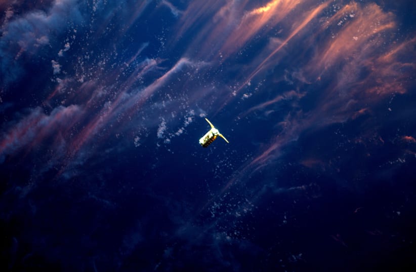 An aircraft approaches the International Space Station (photo credit: NASA)