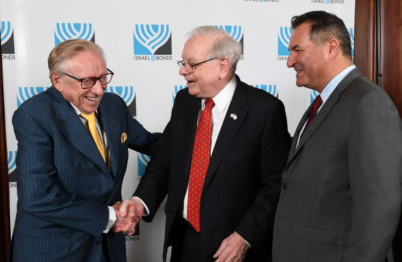 Israel Maimon (right) with famed investor Warren Buffett and prominent real estate developer Larry Silverstein at a June 2017 Israel Bonds event in New York (photo credit: SHAHAR AZRAN)