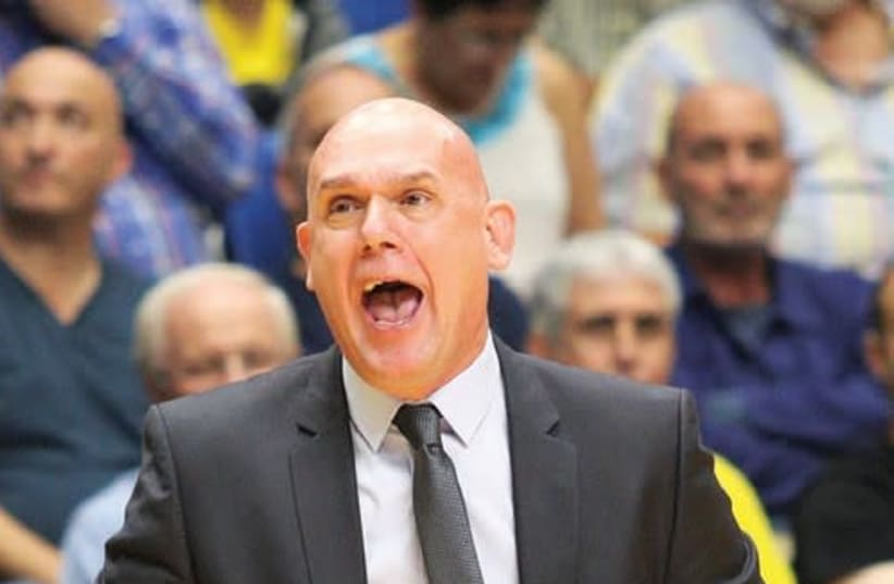 Maccabi Tel Aviv coach Neven Spahija is confident his team can bounce back when it faces Khimki Moscow in Russia tonight, two days after losing to Efes Istanbul by 20 points at Yad Eliyahu Arena (photo credit: ADI AVISHAI)
