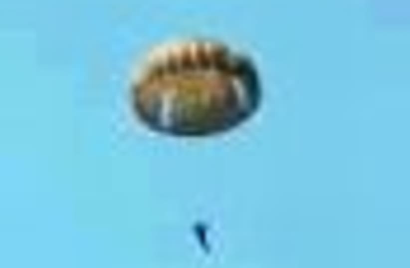 parachute 88 (photo credit: )