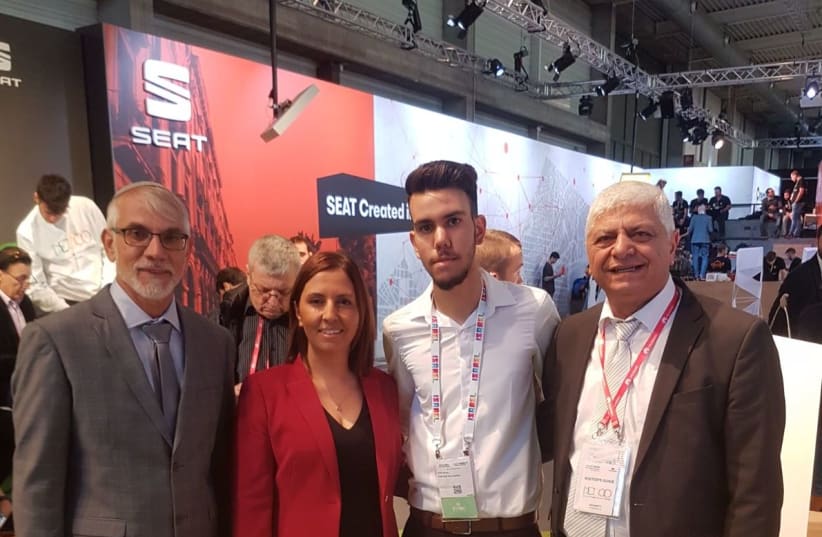 16-year-old entrepreneur Eli Ohayon displayed his fitness start-up at an exposition in Barcelona last month. Accompanying Ohayon were Minister for Social Equality Gila Gamliel (center-left) Ma’aleh Adumim Mayor Benny Kashriel (far-right), and Bat Yam city councilman Uri Buskila (far-left). (Credit:  (photo credit: Courtesy)