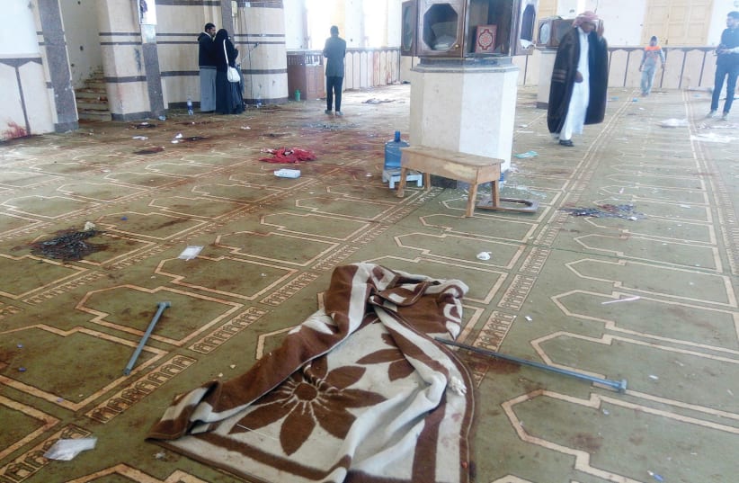 Vue de la mosquée de Rawda après l'attentat meurtrier du 24 novembre (photo credit: REUTERS)