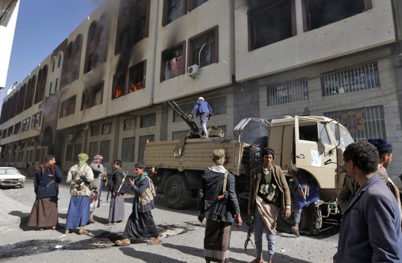 Houthi rebel righters in front of the residence of Yemen's former President Ali Abdullah Saleh after he was reported killed (photo credit: MOHAMMED HUWAIS/ AFP PHOTO)
