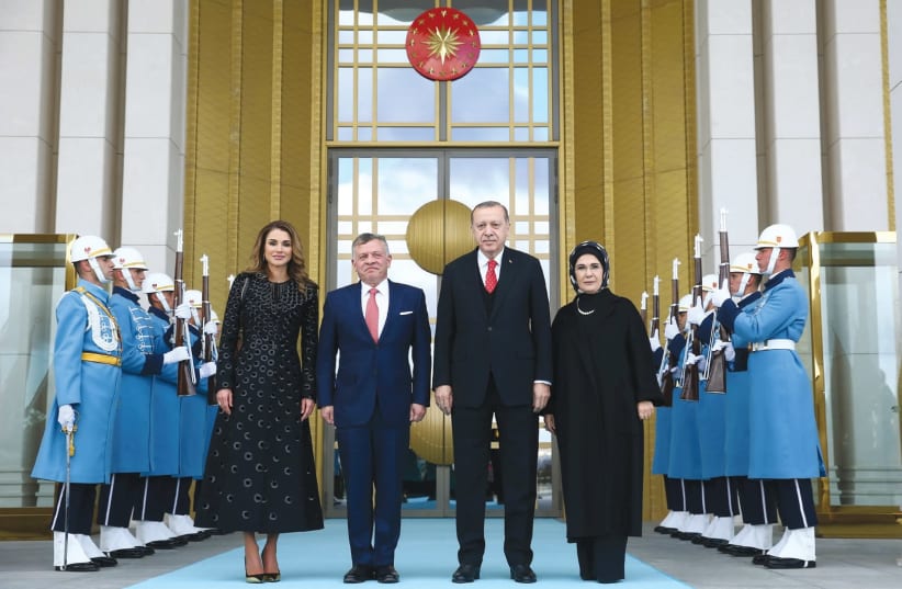 JORDAN’S KING ABDULLAH and his wife, Queen Rania, meet with Turkish President Recep Tayyip Erdogan and his wife, Emine Erdogan, in Ankara, December 6, 2017 (photo credit: KAYHAN OZER/PRESIDENTIAL PALACE)