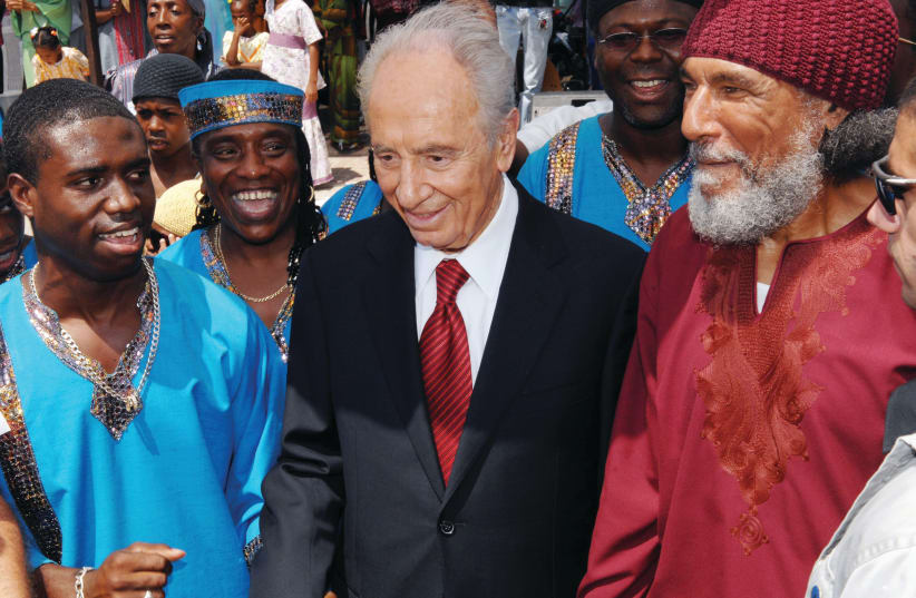 Ben-Ammi lors des 85 ans de Shimon Peres (photo credit: GPO)