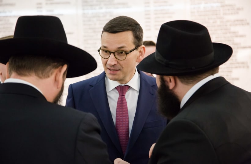 Polish Prime Minister Mateusz Morawiecki meets Rabbi Shalom Ber Stambler (photo credit: KATARZYNA GWIZDOŃ-CIACHOROWSKA)