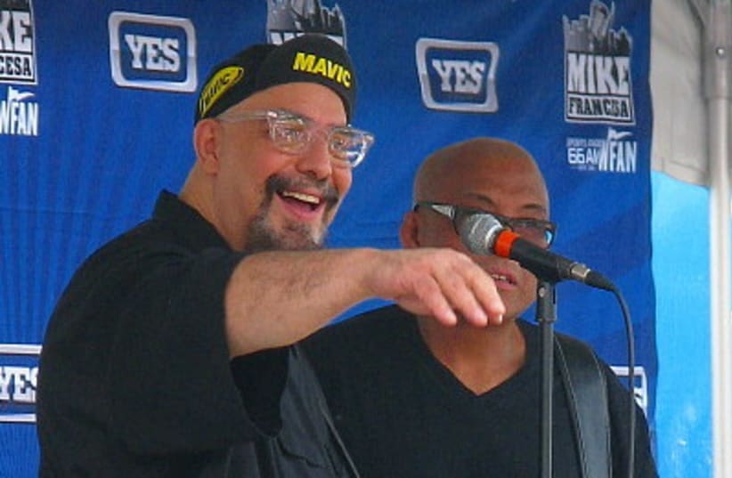 Pat DiNizio and Severo "The Thrilla" Jornacion of the Smithereens performing at a WFAN event at Bar Anticipation in Belmar, NJ on August 24, 2012. (photo credit: LHCOLLINS / WIKIMEDIA COMMONS)
