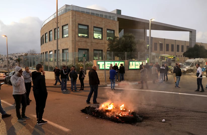 People protest outside the Teva Pharmaceutical Industries plant in Jerusalem December 14, 2017. (photo credit: REUTERS)