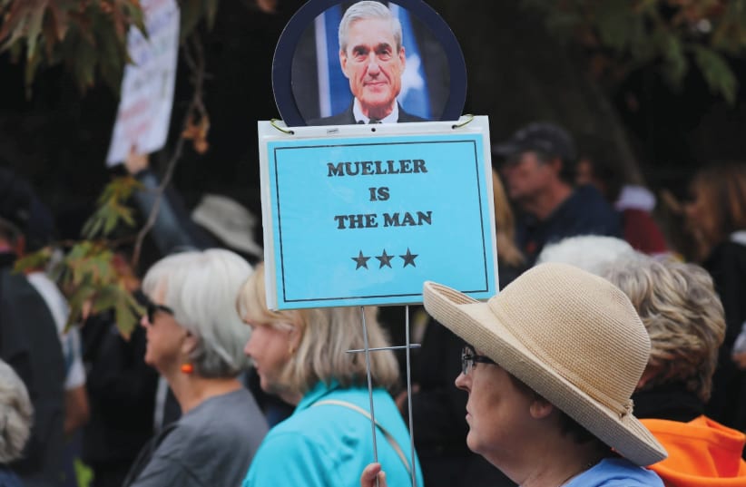 A DEMONSTRATOR holds a sign in support of special counsel Robert Mueller in Washington. (photo credit: REUTERS)