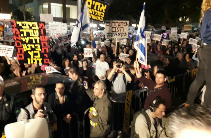 Anti-Corruption protest in Tel Aviv (photo credit: YASSER OKBI/MAARIV HASHAVUA)